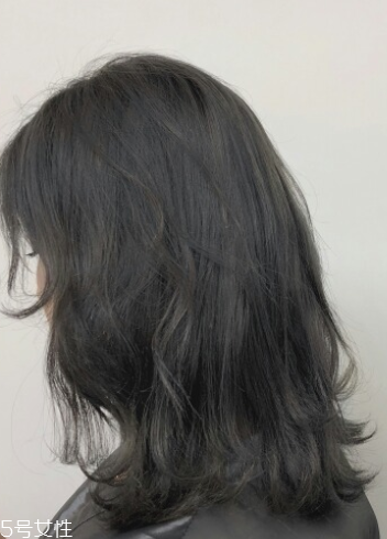 黑茶色適合長(zhǎng)發(fā)嗎 黑茶色適合男生嗎 黑茶色適合長(zhǎng)發(fā)嗎 黑茶色適合男生嗎