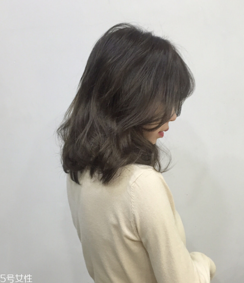 黑茶色適合長(zhǎng)發(fā)嗎 黑茶色適合男生嗎 黑茶色適合長(zhǎng)發(fā)嗎 黑茶色適合男生嗎