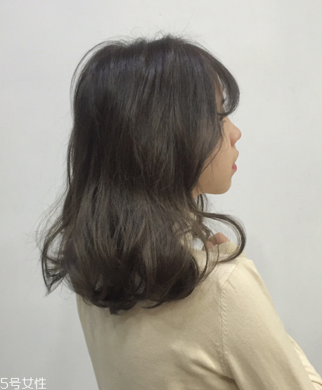 黑茶色適合長(zhǎng)發(fā)嗎 黑茶色適合男生嗎 黑茶色適合長(zhǎng)發(fā)嗎 黑茶色適合男生嗎