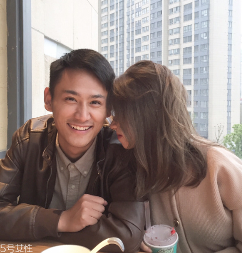 黑茶色適合長(zhǎng)發(fā)嗎 黑茶色適合男生嗎 黑茶色適合長(zhǎng)發(fā)嗎 黑茶色適合男生嗎