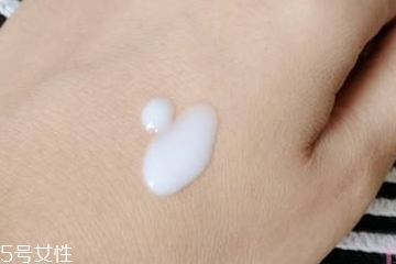 乳液倒不出來(lái)怎么辦？玻璃瓶乳液怎么倒出來(lái)？