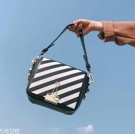 微胖女生背什么包包？微胖女生適合什么包包？