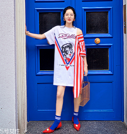 夏天白色t恤怎么搭配？夏季白t搭配竅門