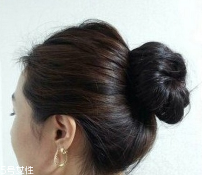 發(fā)量少簡單隨意丸子頭教程 發(fā)量少也能hold住的丸子頭 發(fā)量少簡單隨意丸子頭教程 發(fā)量少也能hold住的丸子頭