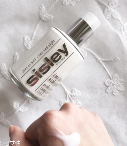 乳液需要用卸妝水嗎？乳液需要卸妝嗎？