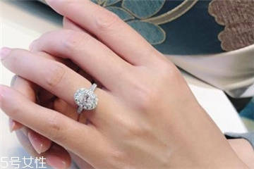 鉆戒可以用洗潔精洗嗎？鉆戒用洗潔精洗好嗎？