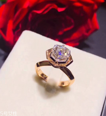 鉆戒可以戴著睡覺嗎？鉆戒睡覺要摘下嗎？