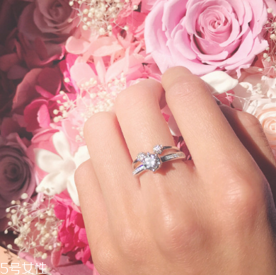 鉆戒可以戴右手嗎？鉆戒戴右手可以嗎？