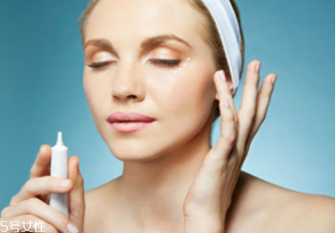 眼霜怎么涂？怎么涂眼霜手法
