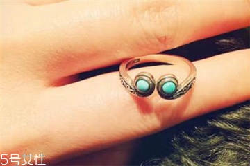 綠松石戒指可以碰水嗎？綠松石戒指沾水有影響嗎？
