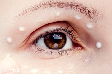 眼霜分年齡嗎？眼霜使用分年齡段嗎？