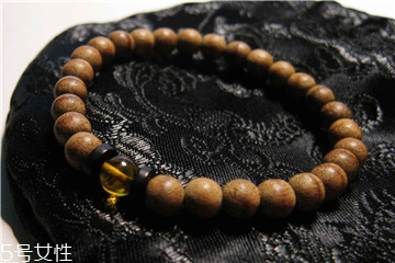 沉香手串可以用水洗嗎？沉香手串能沾水嗎？