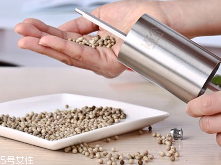 白胡椒是辣椒嗎？白胡椒辣嗎？