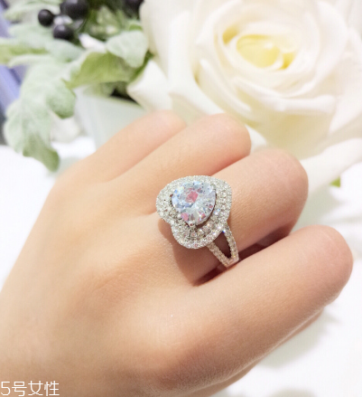 鉆戒一般買幾克拉的？鉆戒買多大的好？