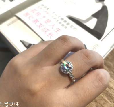 鉆戒是鉑金好還是18k金好？鉆戒買鉑金還是18k金？