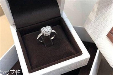 鉆戒是鉑金好還是18k金好？鉆戒買鉑金還是18k金？