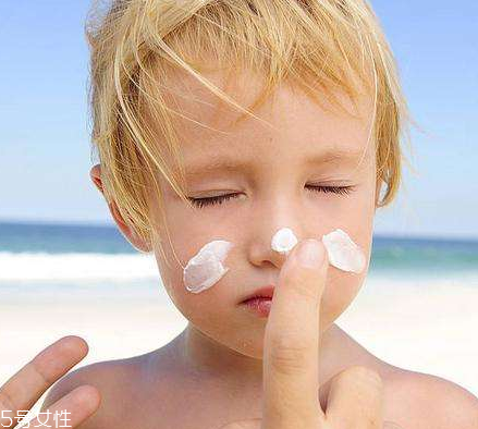 防曬霜要卸妝嗎？防曬霜用了要不要卸妝？