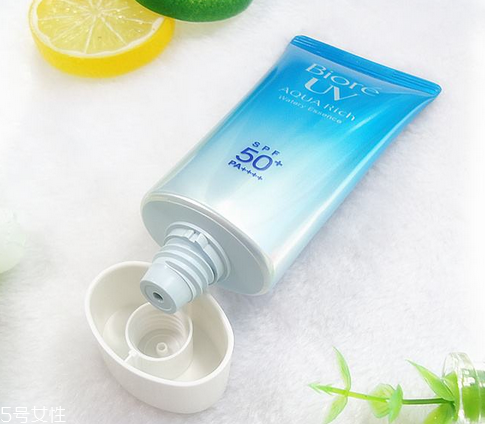 防曬霜兩年了還能用嗎？防曬霜可以用兩年嗎？