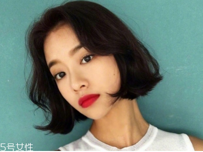 經(jīng)常化妝對(duì)皮膚有什么影響 經(jīng)?；瘖y對(duì)皮膚好嗎