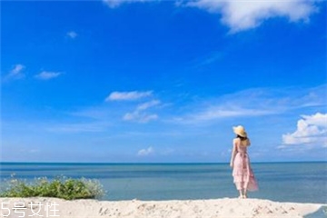 女生去海邊穿什么衣服？海邊度假怎么穿搭顯瘦？