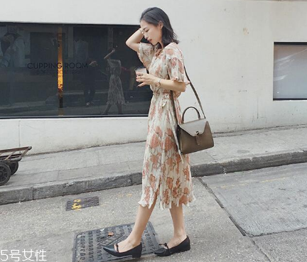 女生去海邊穿什么衣服？海邊度假怎么穿搭顯瘦？