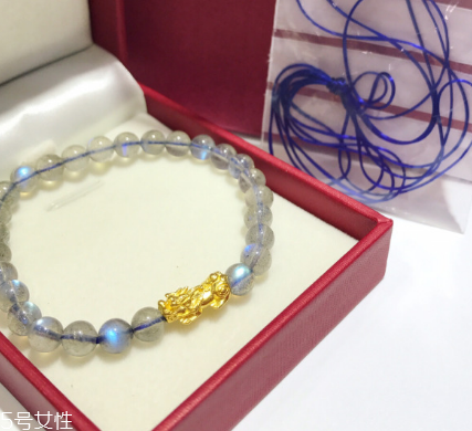 月光石是水晶嗎？月光石和水晶是一種嗎？