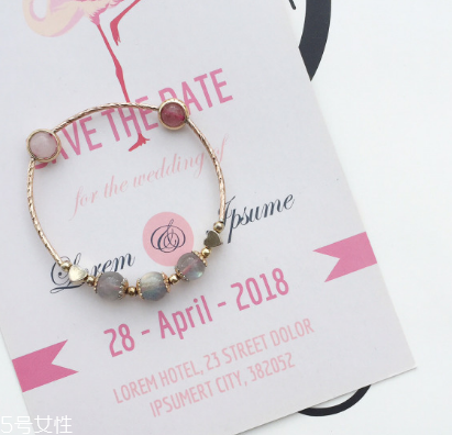 月光石是水晶嗎？月光石和水晶是一種嗎？