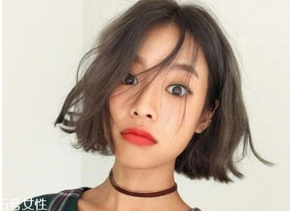 經(jīng)?；瘖y對皮膚有什么影響 經(jīng)?；瘖y的危害