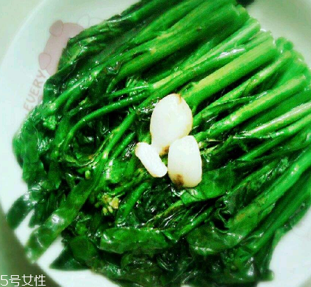 芥蘭炒飯怎么做？雞蛋怎么做成蛋炒飯？