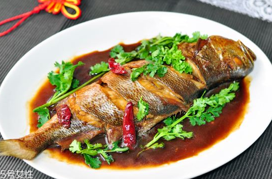 黃花魚為什么都是死的？死黃花魚可以吃嗎？