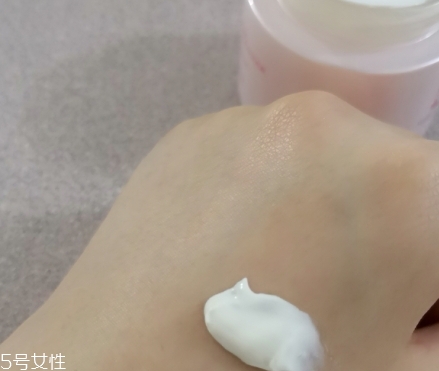 羽西白芍素顏霜怎么用？羽西白芍素顏霜要卸妝嗎