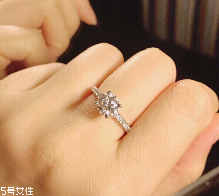 鉆戒和婚戒怎么一起戴？鉆戒和婚戒怎么同時戴？