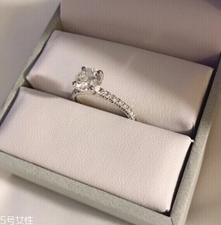 鉆戒和婚戒怎么一起戴？鉆戒和婚戒怎么同時戴？