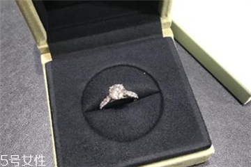 鉆戒和婚戒怎么一起戴？鉆戒和婚戒怎么同時戴？