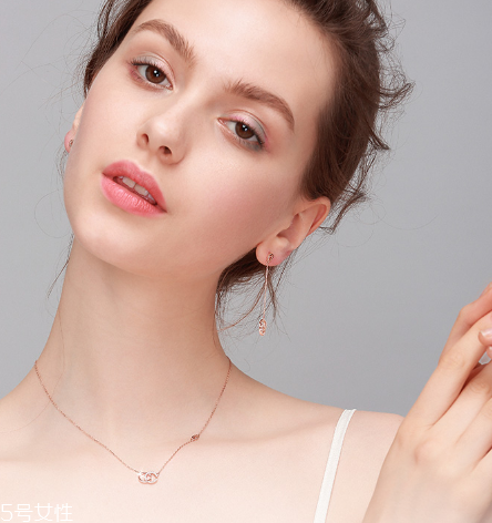 今年流行什么鎖骨鏈？鎖骨鏈流行什么款式？