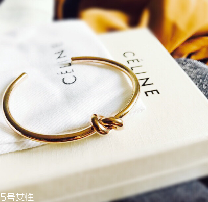 手鐲可以戴兩只手嗎？手鐲可以兩只手同時(shí)戴嗎？