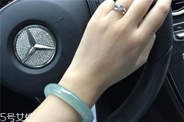 手鐲可以戴兩只手嗎？手鐲可以兩只手同時(shí)戴嗎？