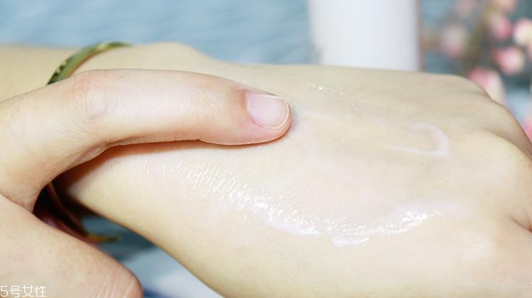 olay水感透白系列與水感透白臻粹系列哪個好？什么區(qū)別？