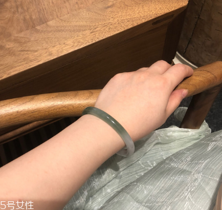 手鐲可以讓別人摸嗎？手鐲被別人摸了有影響嗎？