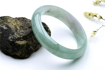 手鐲可以讓別人摸嗎？手鐲被別人摸了有影響嗎？