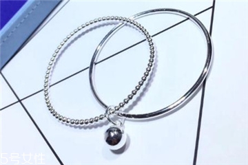 手鐲可以戴著洗澡嗎？手鐲洗澡要摘下嗎？