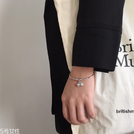 手鐲取不下來怎么辦？手鐲取不下來解決方法