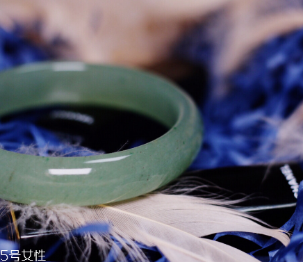 手鐲容易碎嗎？手鐲容易斷掉嗎？