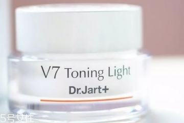 素顏霜太白怎么辦？素顏霜涂太白怎么改善？