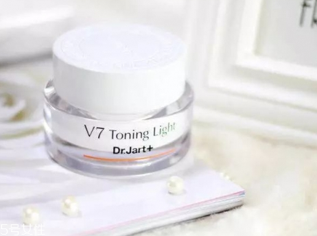 素顏霜太白怎么辦？素顏霜涂太白怎么改善？