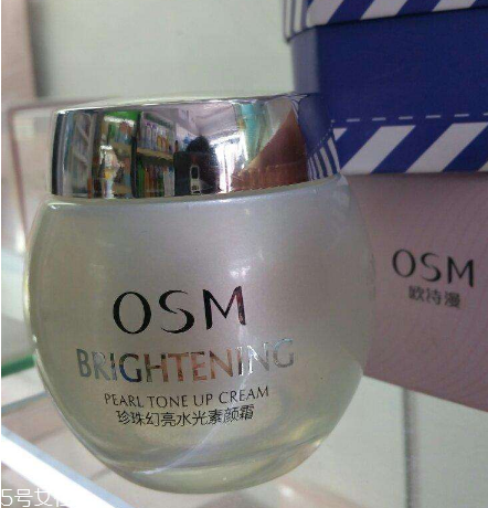 素顏霜太油怎么辦？用素顏霜臉很油怎么辦？