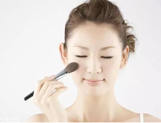 腮紅是刷在哪個(gè)位置？標(biāo)準(zhǔn)腮紅打在什么位置？