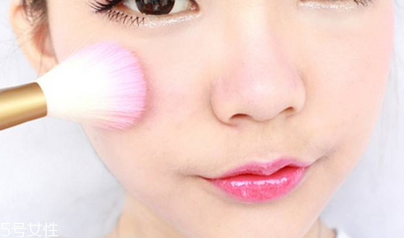 腮紅會(huì)過敏嗎？怎么測(cè)試腮紅過不過敏？