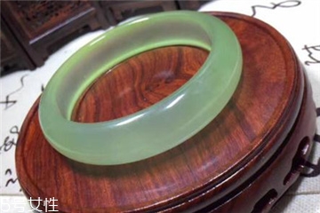 手鐲戴不進(jìn)去怎么辦？手鐲戴不進(jìn)去解決妙招