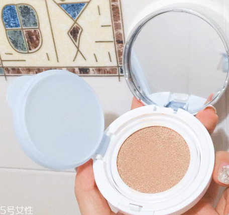 怎么看化妝品有沒有過期 化妝品壞掉的現(xiàn)象有哪些 怎么看化妝品有沒有過期 化妝品壞掉的現(xiàn)象有哪些